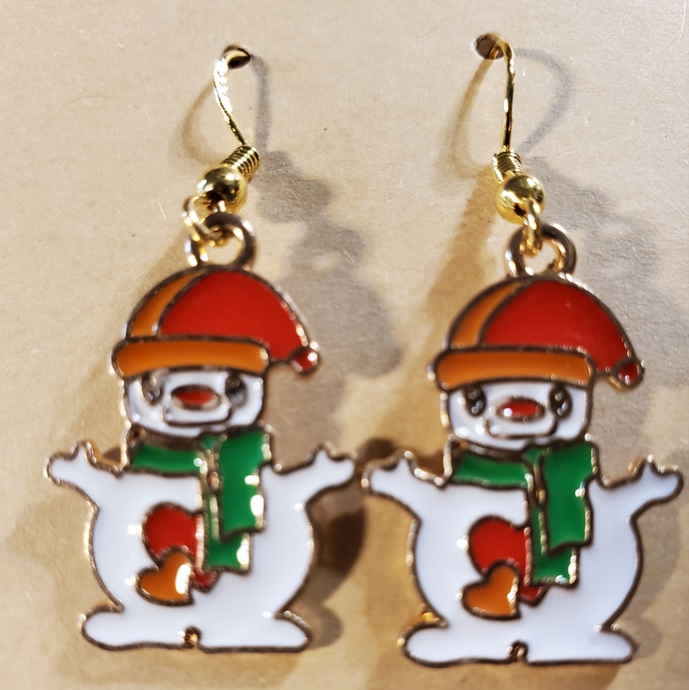 Adorable Snowman earrings. Great detail & lightweight. Perfect for Winter!!